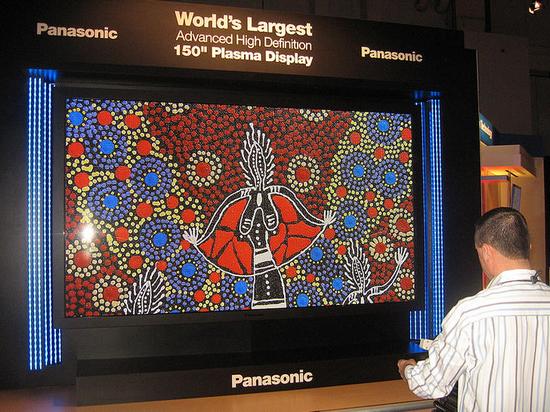 150-дюймовая плазменная панель Panasonic